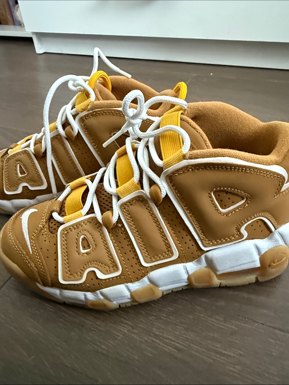Jordan Kids Sneakers in Gum, Gold and White
